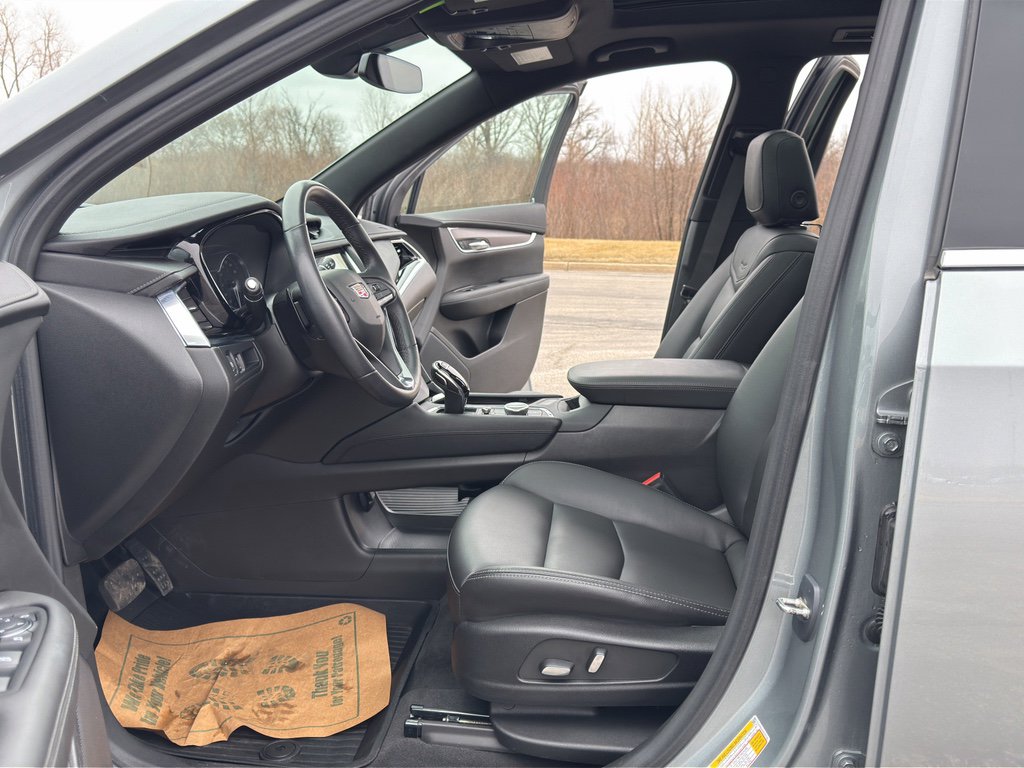 Used 2024 Cadillac XT6 Luxury w/ LPO, Floor Liner Package AWD/4WD image 14