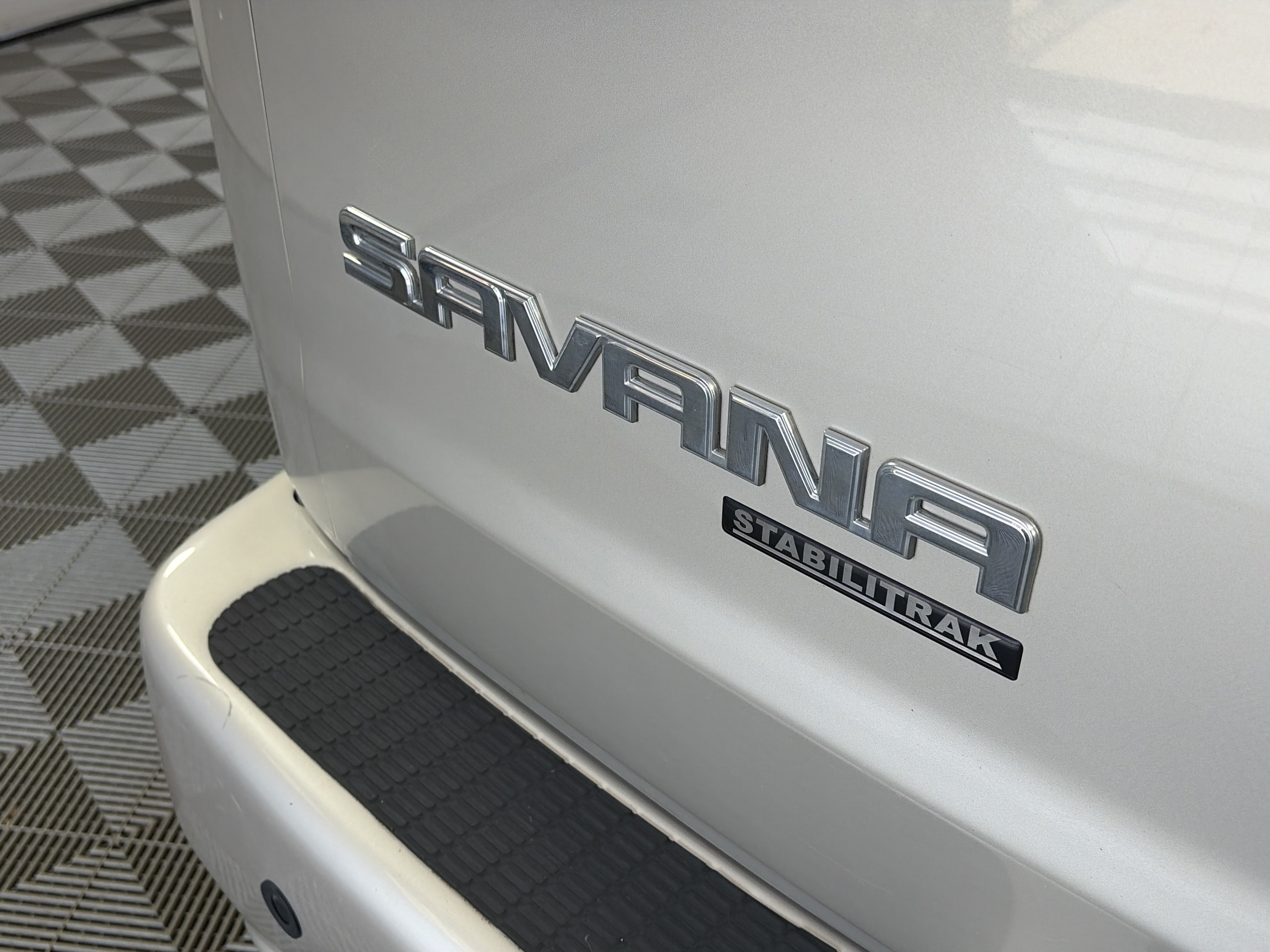 Used 2016 GMC Savana 2500 RWD image 16
