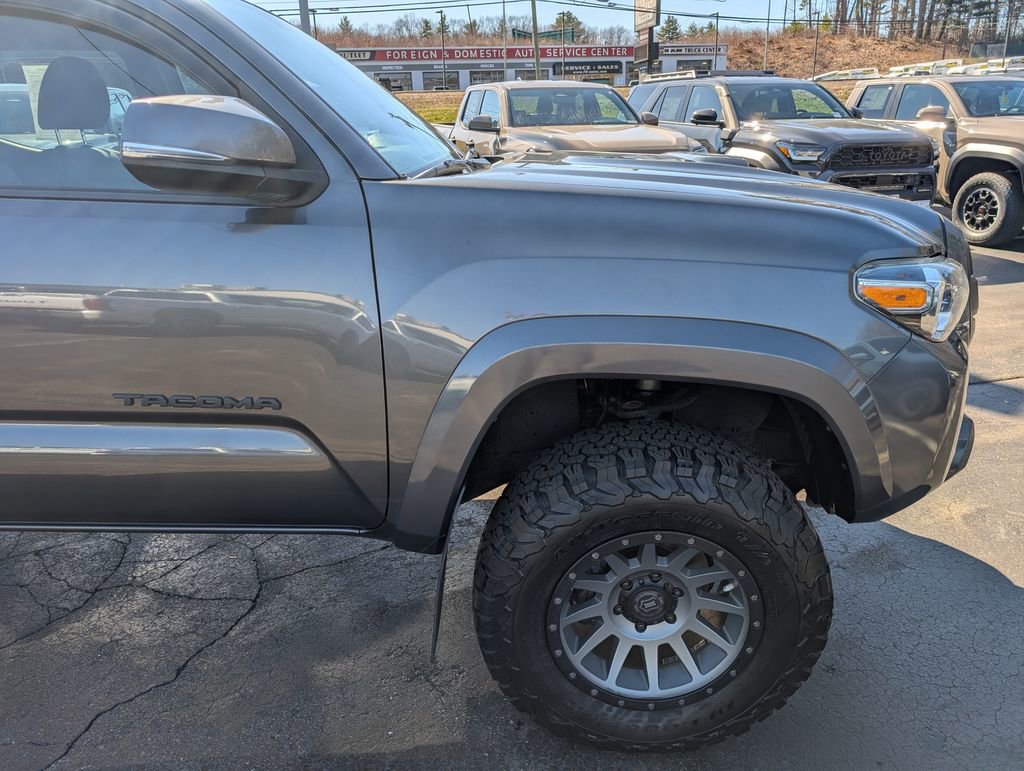 Used 2017 Toyota Tacoma TRD Sport image 10