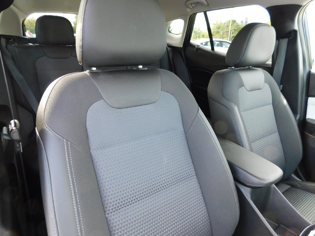 Used 2025 Chevrolet Trax LT FWD image 18