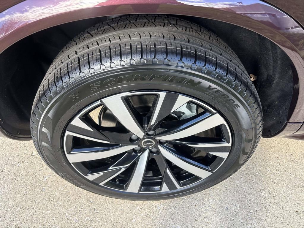 New 2026 Volvo XC90 B5 Core w/ Protection Package Premier image 10