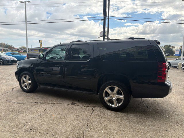 Used 2014 Chevrolet Suburban LT image 9