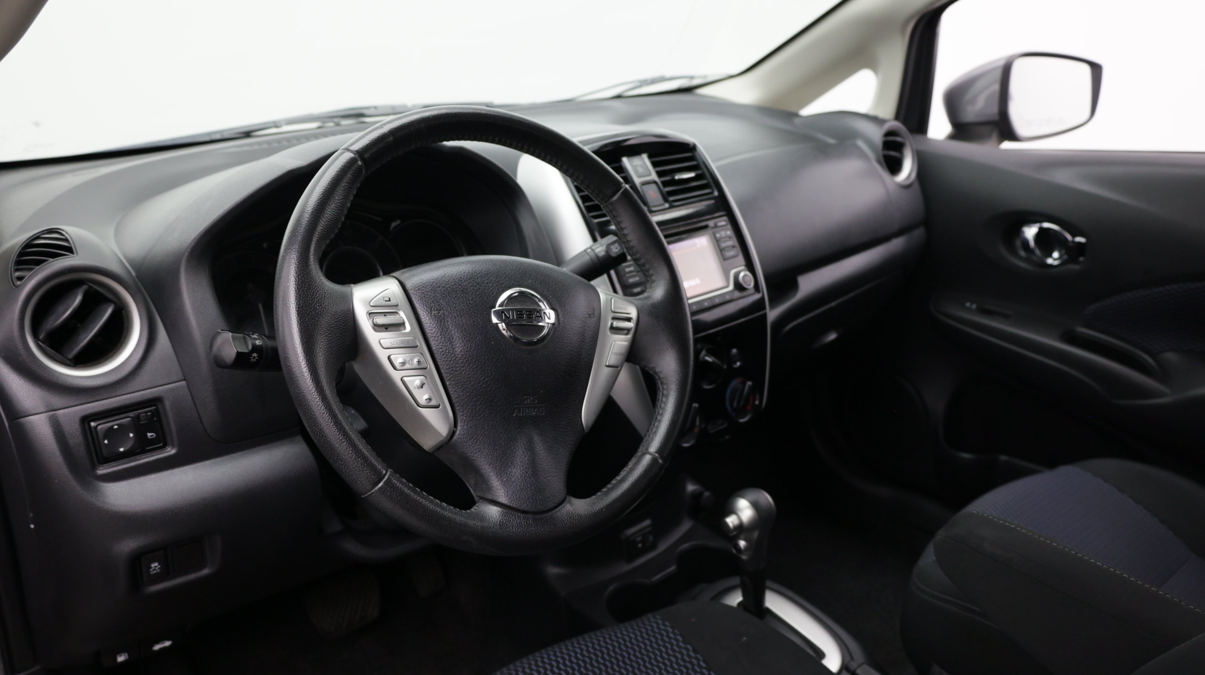 Used 2018 Nissan Versa Note SV FWD image 12