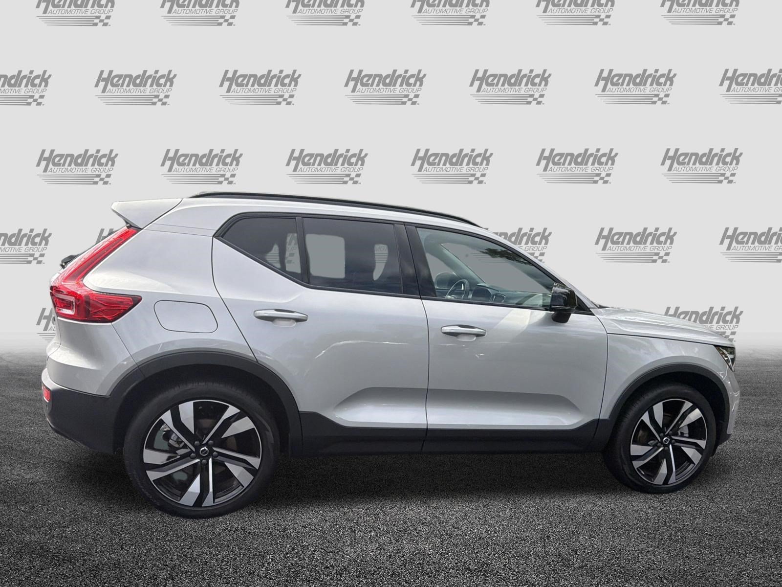 Certified 2025 Volvo XC40 B5 Ultra AWD/4WD image 11
