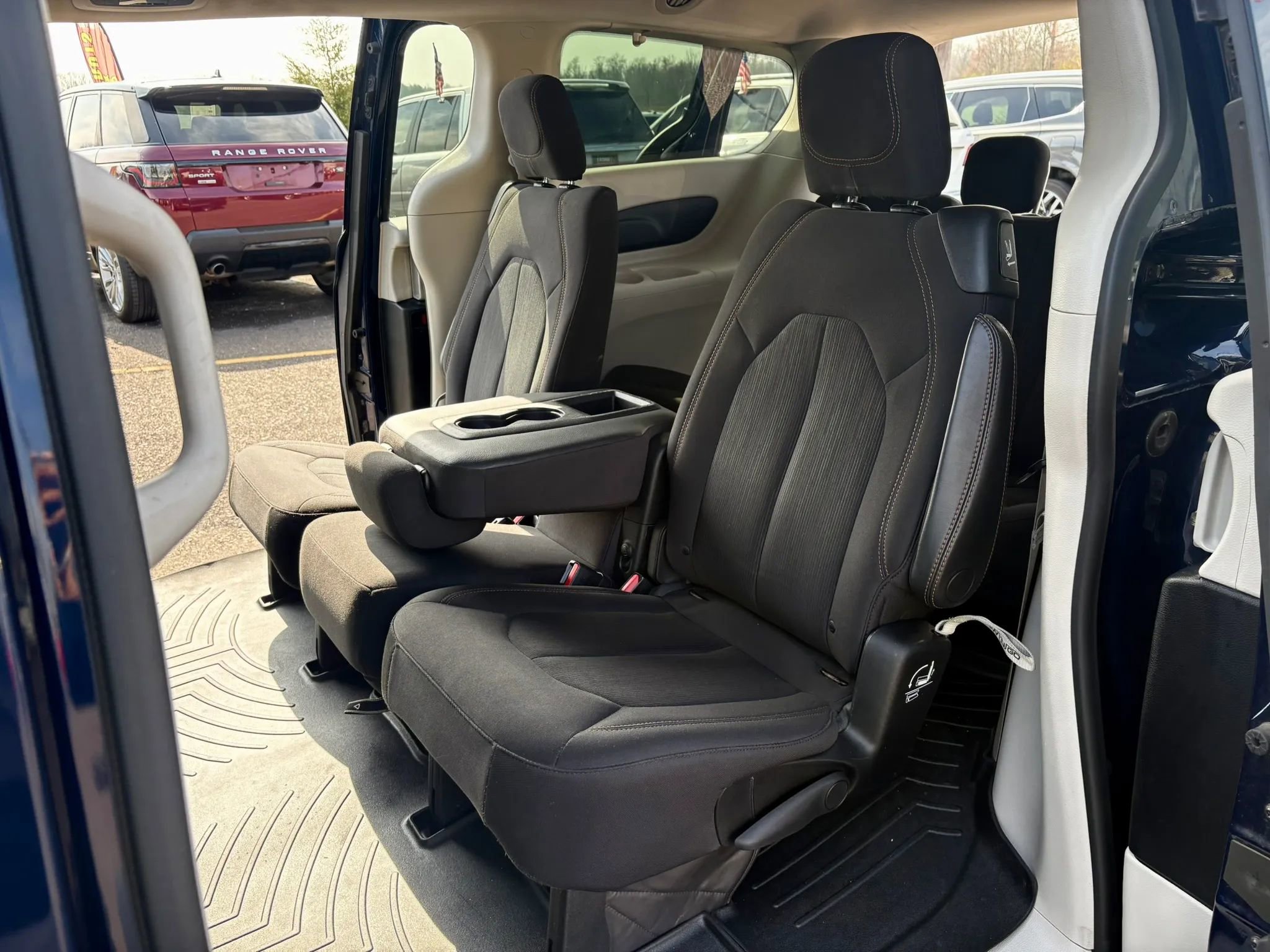 Used 2018 Chrysler Pacifica LX image 19