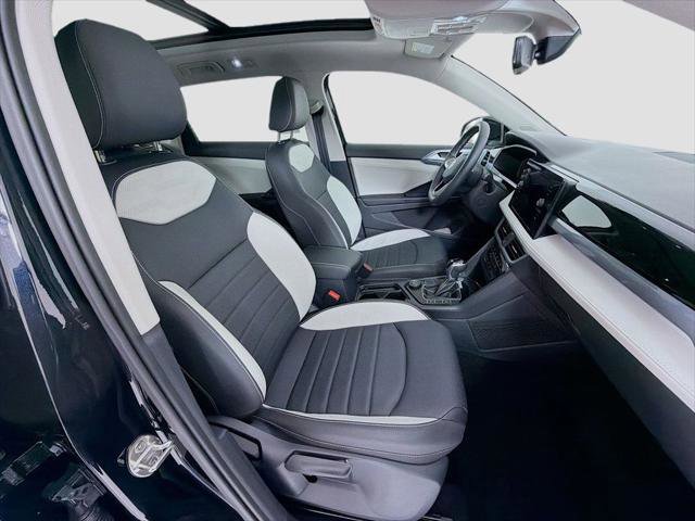 Used 2025 Volkswagen Taos SEL AWD/4WD image 30