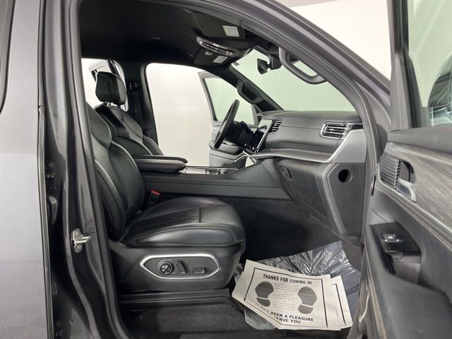 Used 2024 Jeep Wagoneer Series II w/ Flexible Seating Group image 41