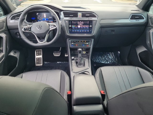 Certified 2022 Volkswagen Tiguan SE R-Line FWD image 13