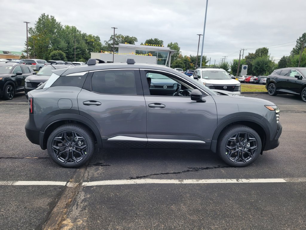 New 2027 Nissan Kicks SR AWD/4WD image 2