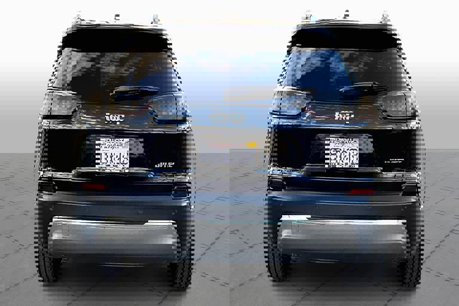 Used 2019 Jeep Cherokee Limited image 4