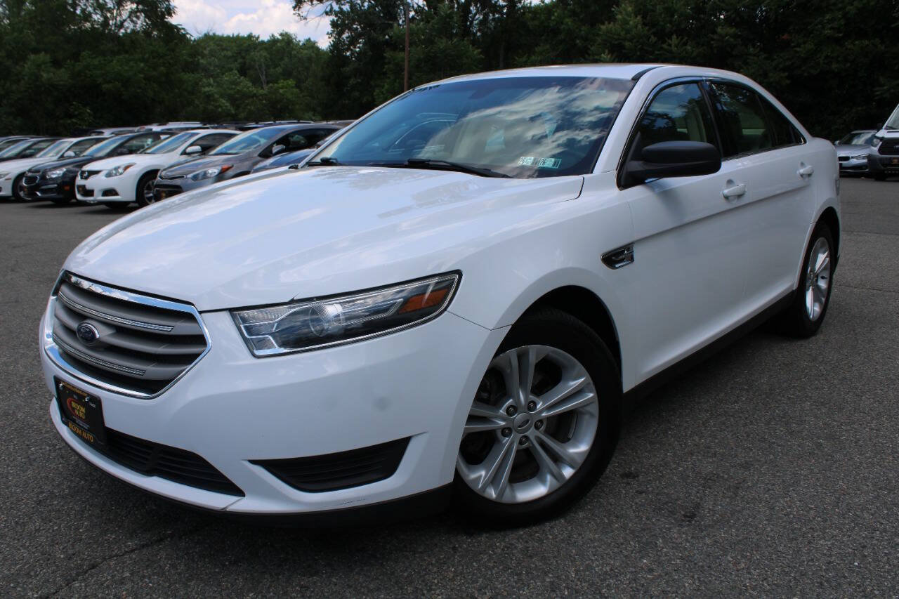 Used 2018 Ford Taurus SE FWD image 1