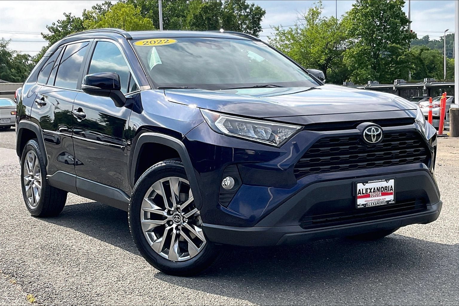 Used 2020 Toyota RAV4 XLE Premium AWD/4WD image 2