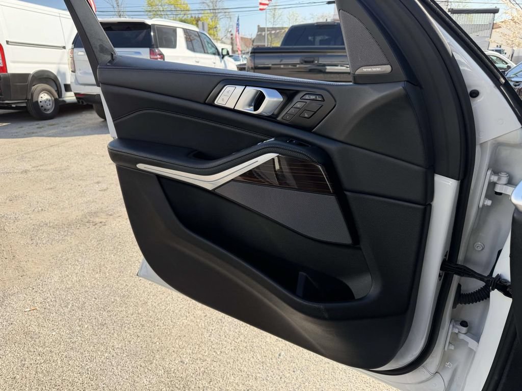 Used 2026 BMW X7 xDrive40i AWD/4WD image 24