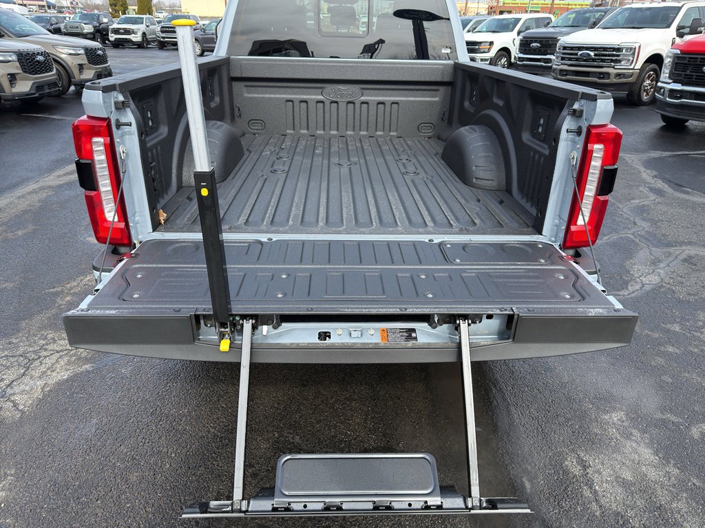 New 2026 Ford F350 Lariat w/ Black Appearance Package image 28