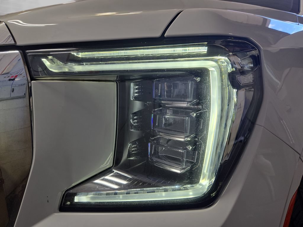 Used 2023 GMC Yukon XL SLT AWD/4WD image 34