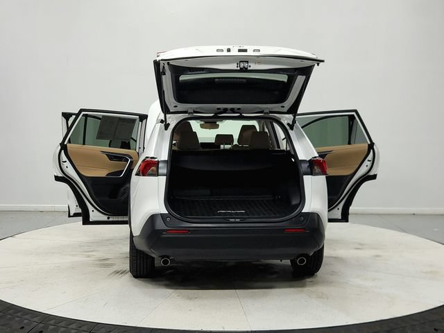 Used 2023 Toyota RAV4 LE AWD/4WD image 15