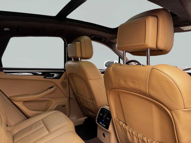 Used 2017 Porsche Macan Turbo image 46