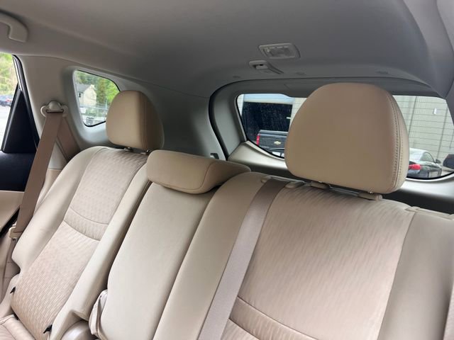 Used 2020 Nissan Rogue SV FWD image 19