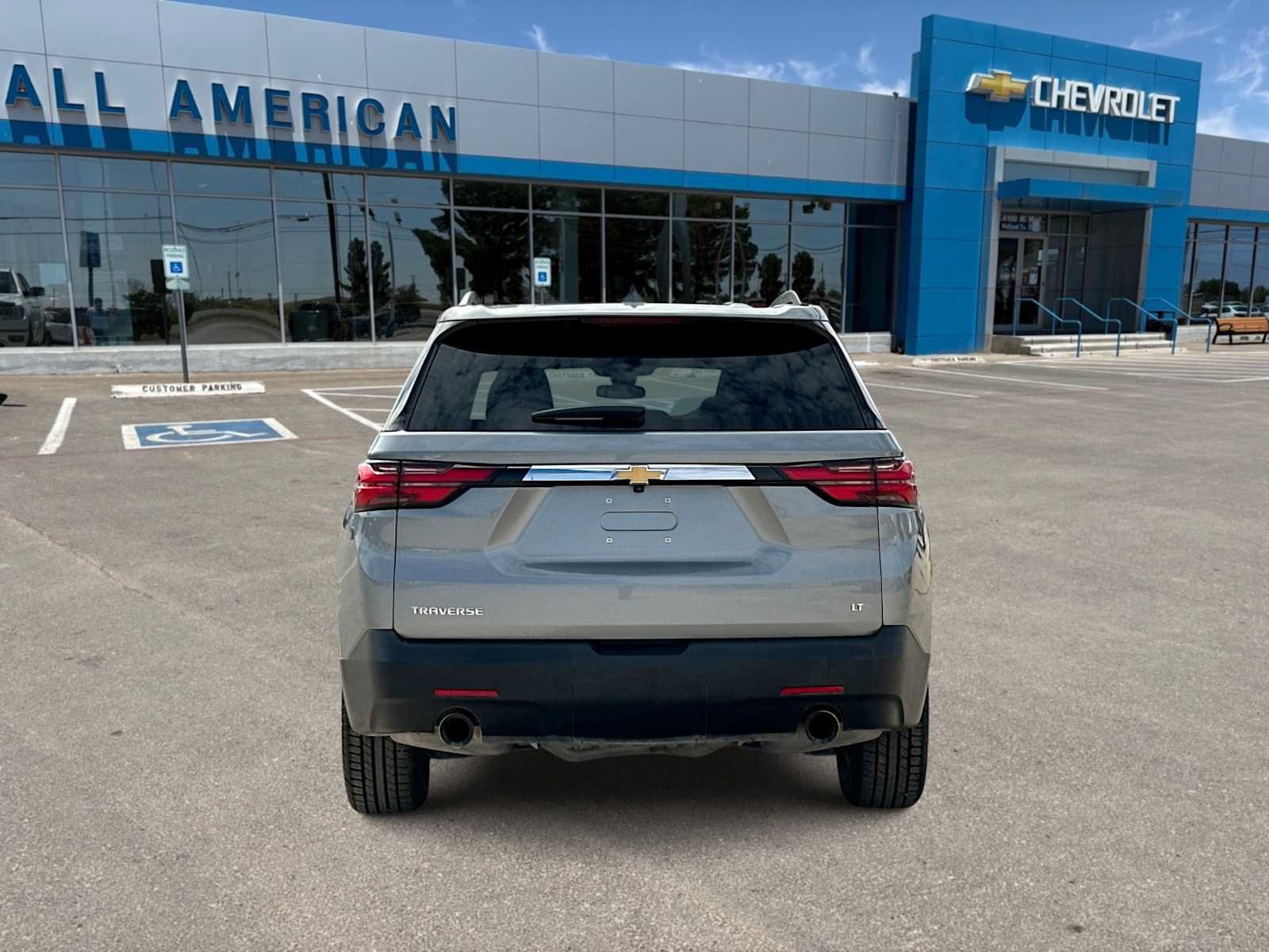Used 2023 Chevrolet Traverse LT FWD image 7
