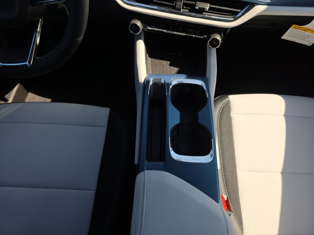 New 2026 Chevrolet Equinox EV LT AWD/4WD image 17