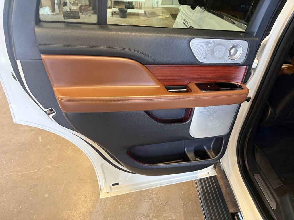 Used 2023 Lincoln Navigator Reserve AWD/4WD image 36