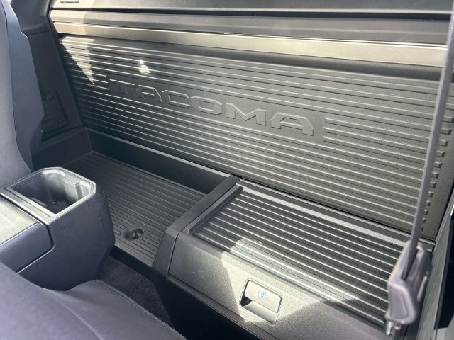 Used 2025 Toyota Tacoma SR AWD/4WD image 19