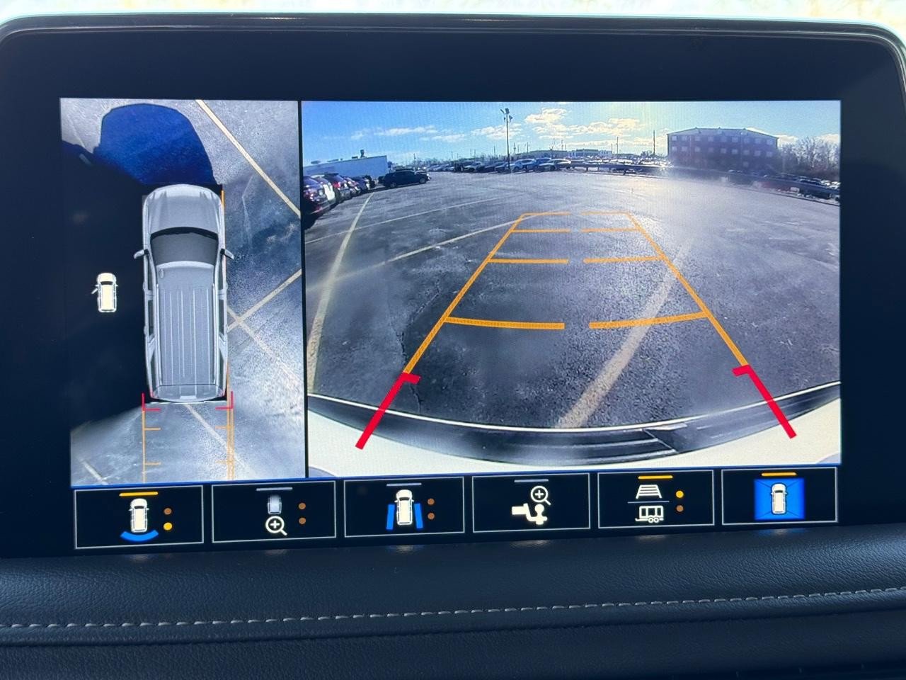 Used 2021 Chevrolet Suburban Z71 w/ Z71 Signature Package image 26