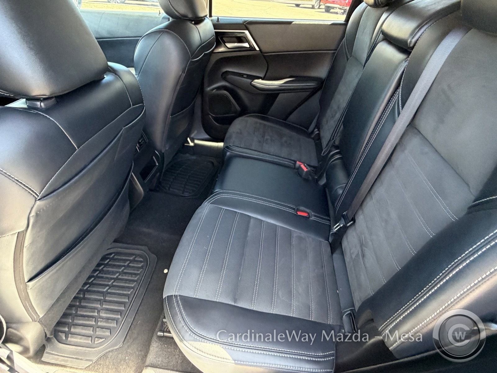 Used 2024 Mitsubishi Outlander SE image 14