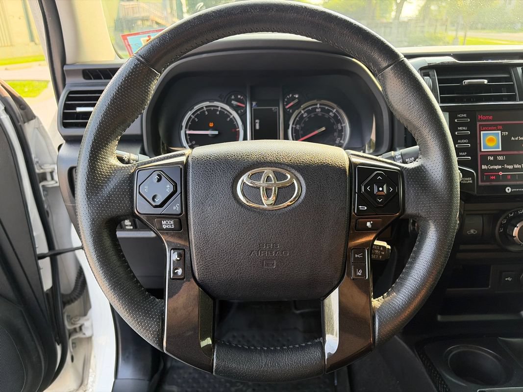Used 2020 Toyota 4Runner Venture w/ Moonroof Package AWD/4WD image 22