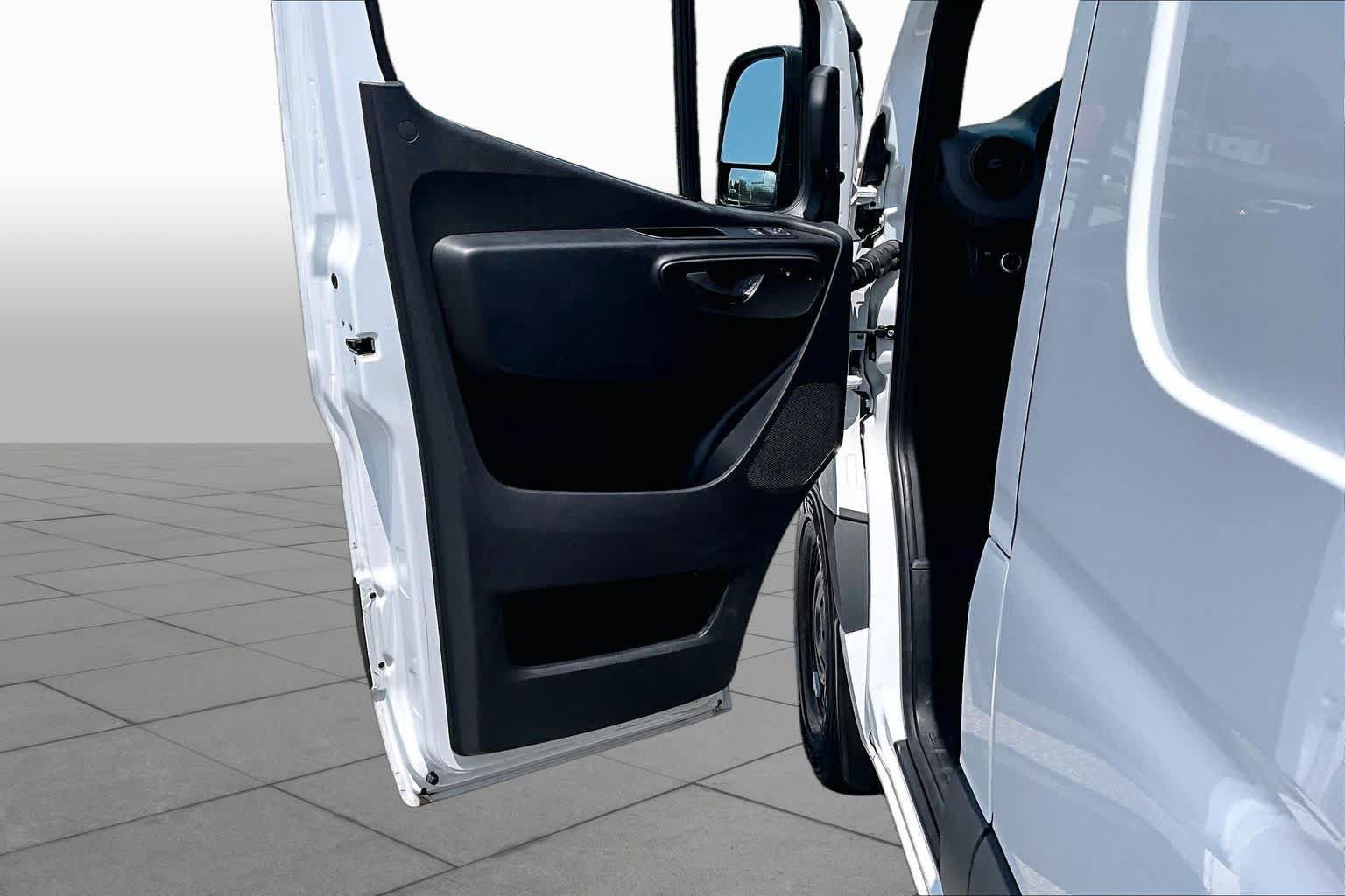 Used 2025 Mercedes-Benz Sprinter 2500 image 22