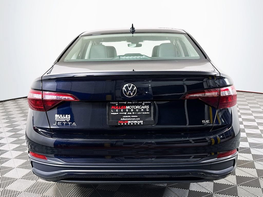Used 2024 Volkswagen Jetta SE FWD image 6