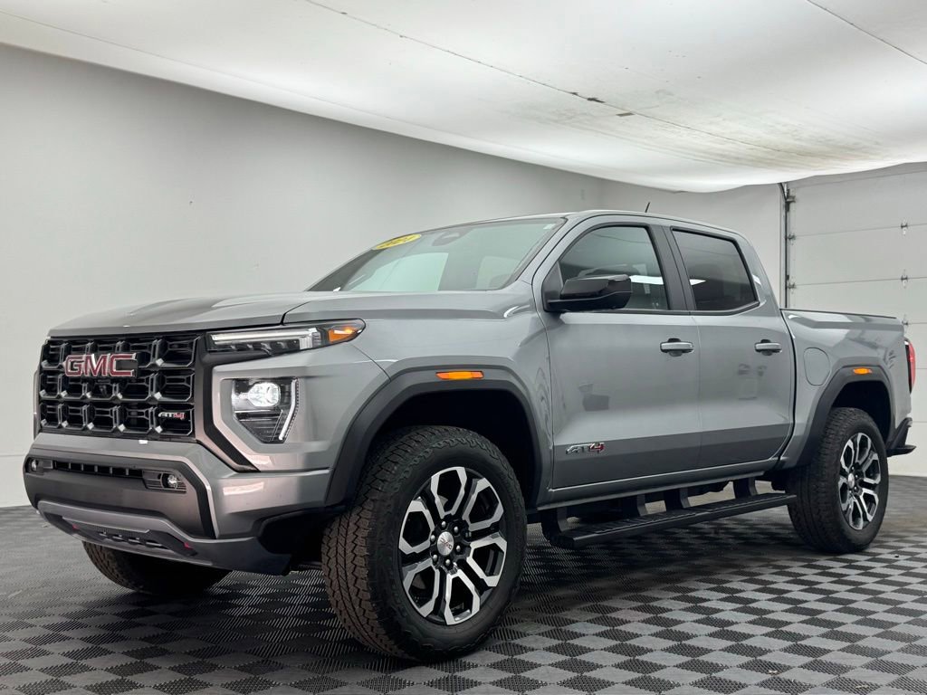 Used 2024 GMC Canyon AT4 w/ Technology Package image 2