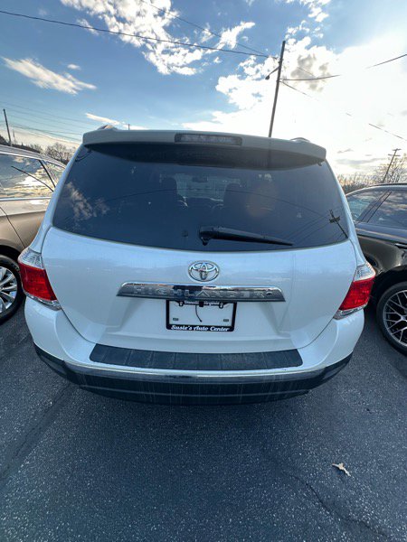 Used 2012 Toyota Highlander SE image 2