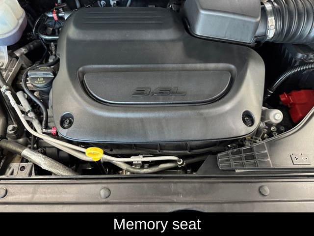 Used 2024 Chrysler Pacifica Touring-L image 7