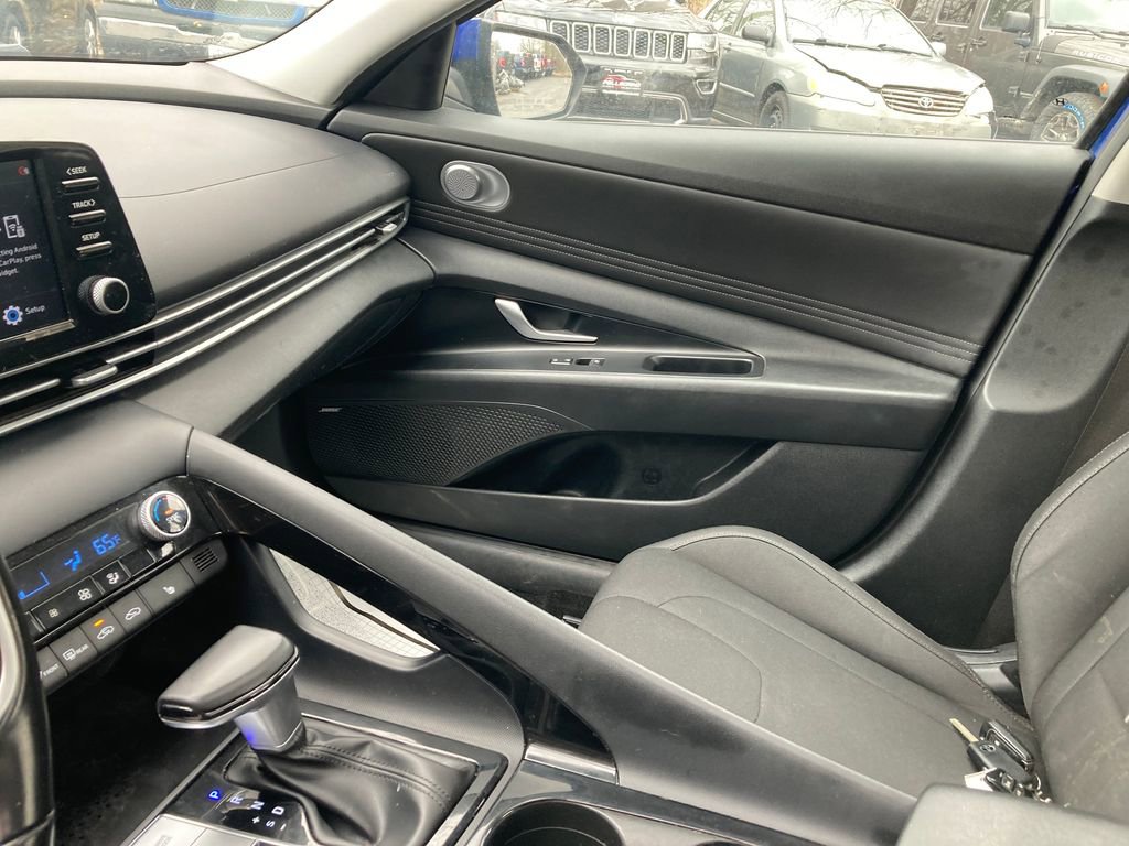 Used 2021 Hyundai Elantra SEL w/ Convenience + Premium Package FWD image 16