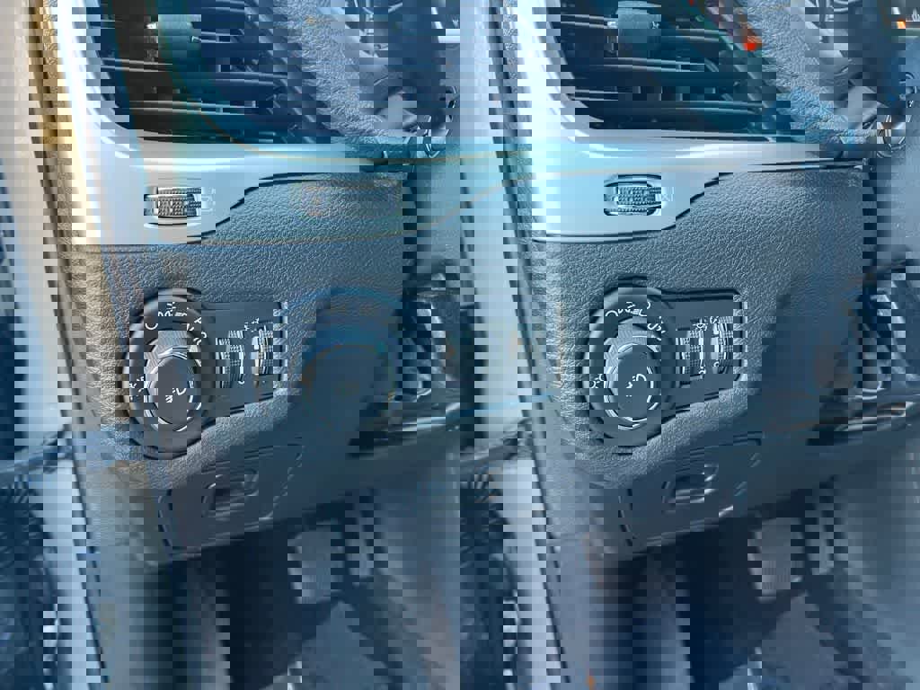 Used 2016 Jeep Cherokee Latitude w/ Cold Weather Group image 15