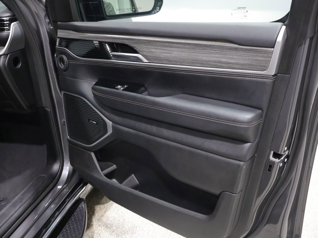 Used 2024 Jeep Wagoneer L Series III w/ Flexible Seating Group image 26