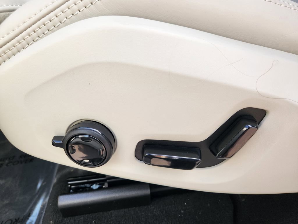 New 2026 Volvo XC60 T8 Ultra w/ Protection Package Premier image 14