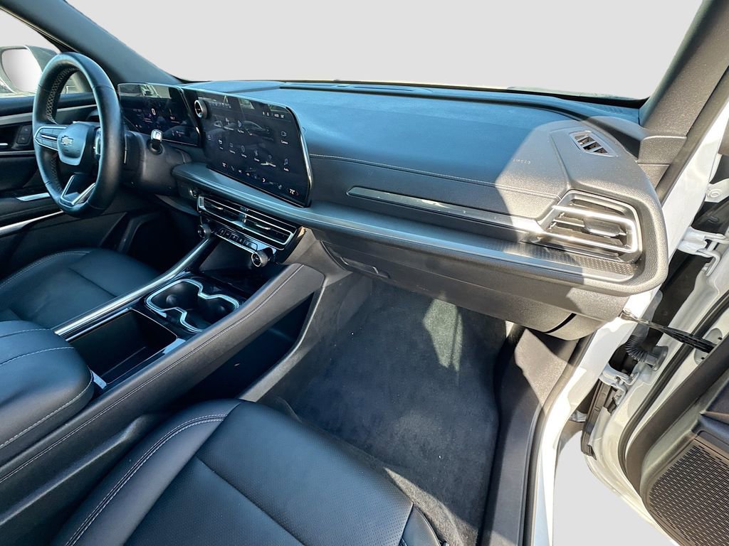 Used 2025 Chevrolet Traverse LT w/ Sun and Wheel Package image 29