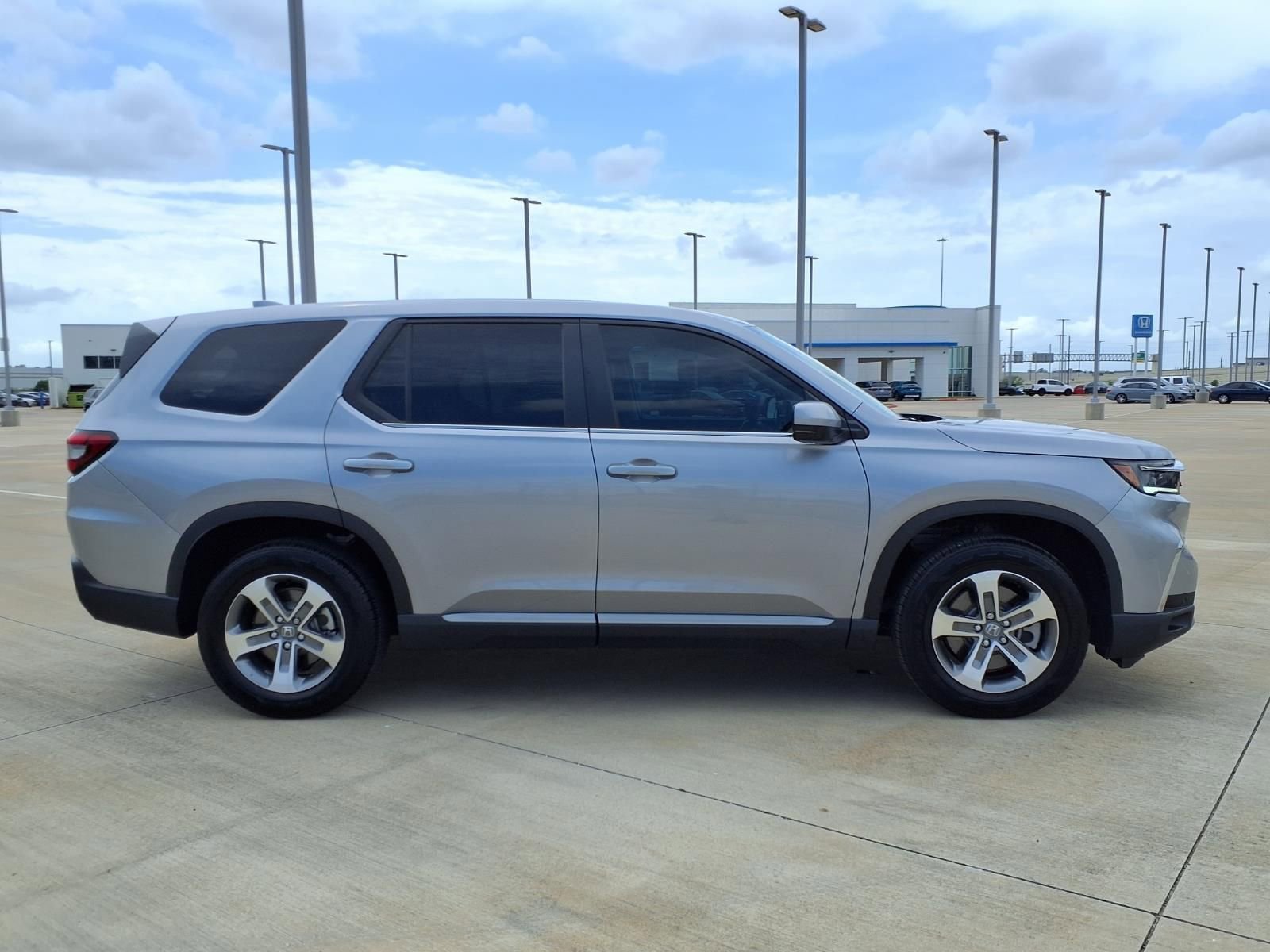 Used 2025 Honda Pilot EX-L image 8