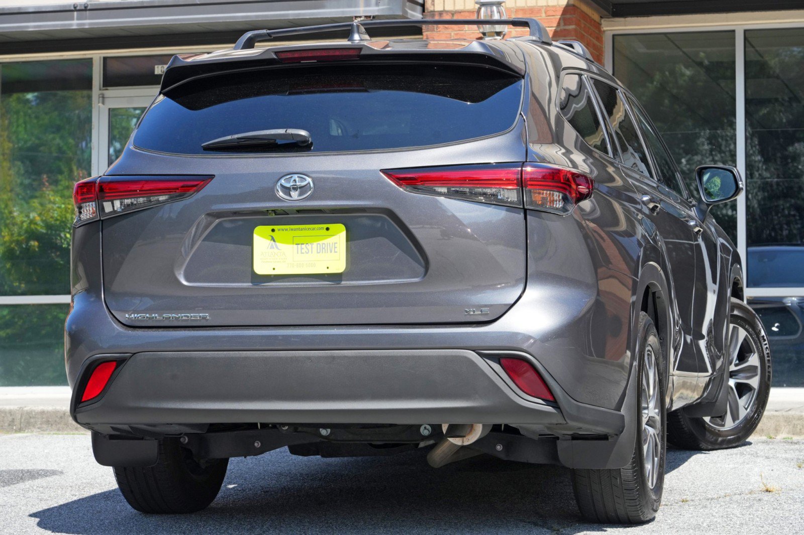 Used 2021 Toyota Highlander XLE FWD image 4