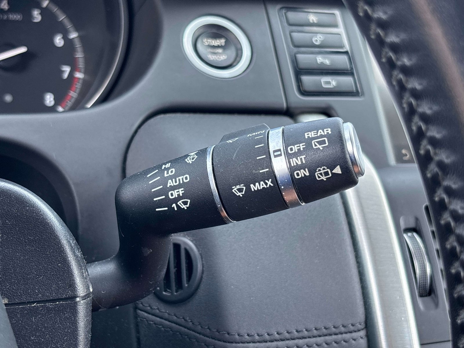 Used 2017 Land Rover Discovery Sport SE AWD/4WD image 25