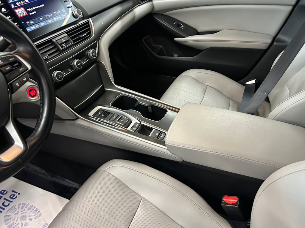 Used 2020 Honda Accord Touring image 11