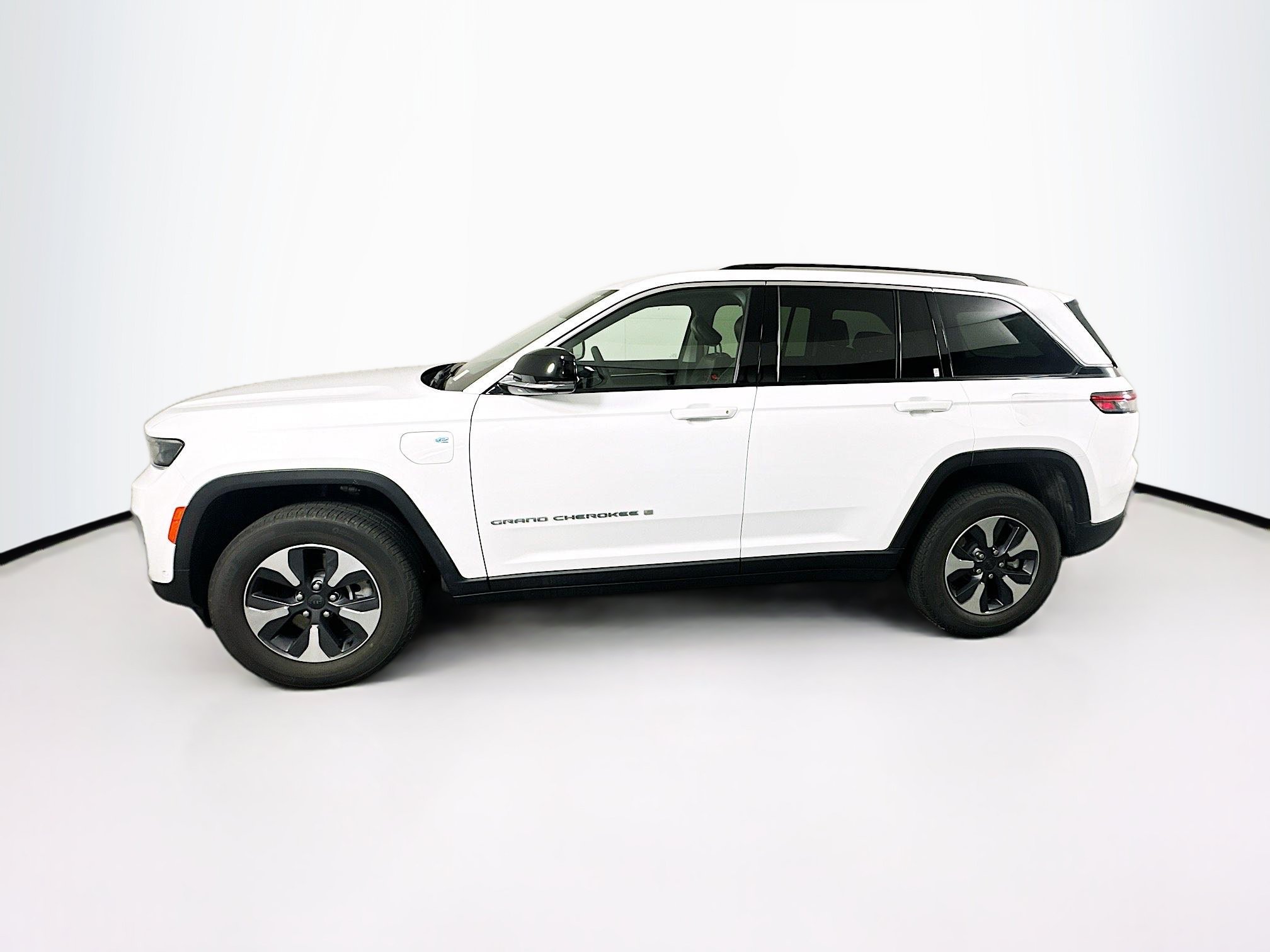 Used 2022 Jeep Grand Cherokee Limited 4xe w/ Luxury Tech Group II AWD/4WD image 4