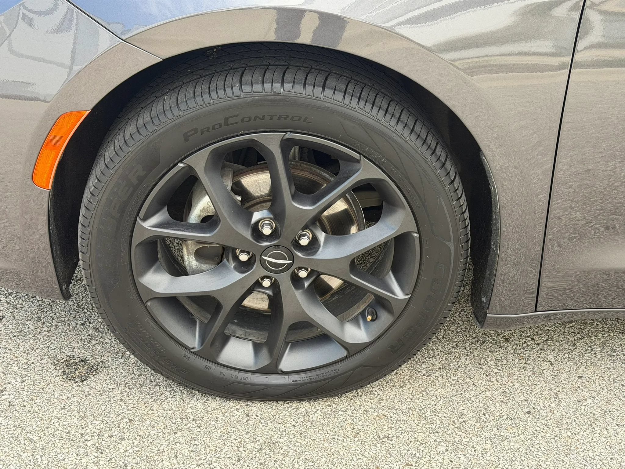 Used 2021 Chrysler Pacifica Touring w/ S Appearance Package FWD image 9