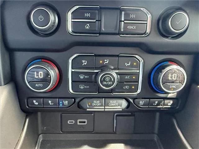 Used 2024 Chevrolet Tahoe Premier RWD image 36
