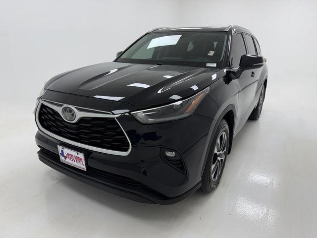 Used 2021 Toyota Highlander XLE FWD image 4