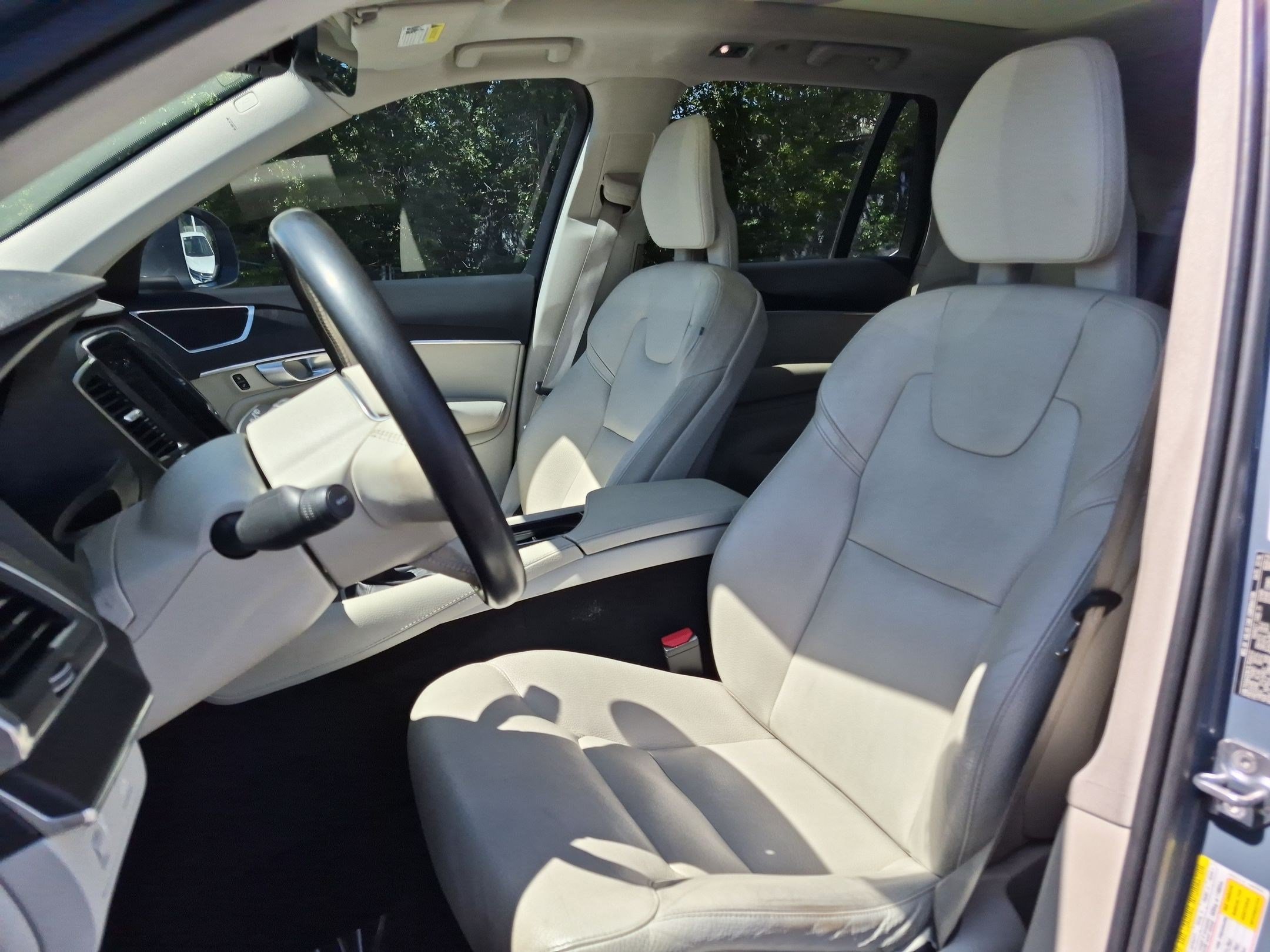 Used 2020 Volvo XC90 T6 Momentum AWD/4WD image 27