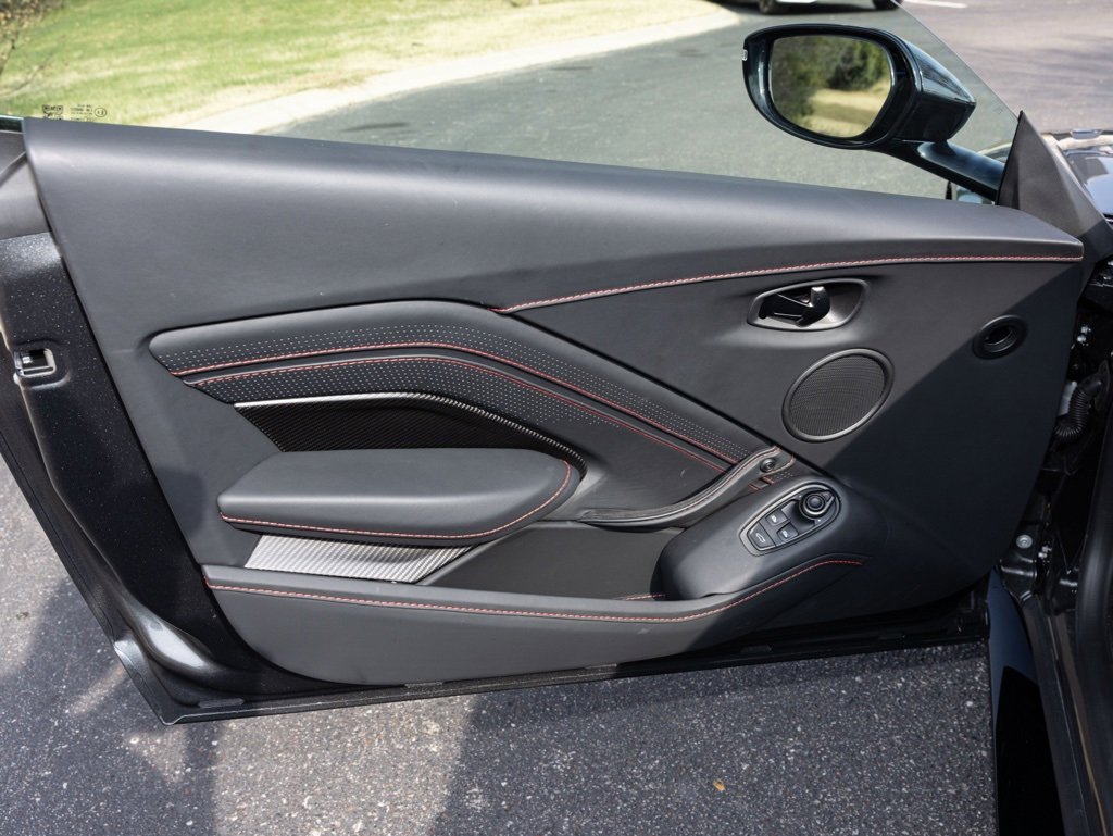 Used 2023 Aston Martin V8 Vantage Coupe image 21