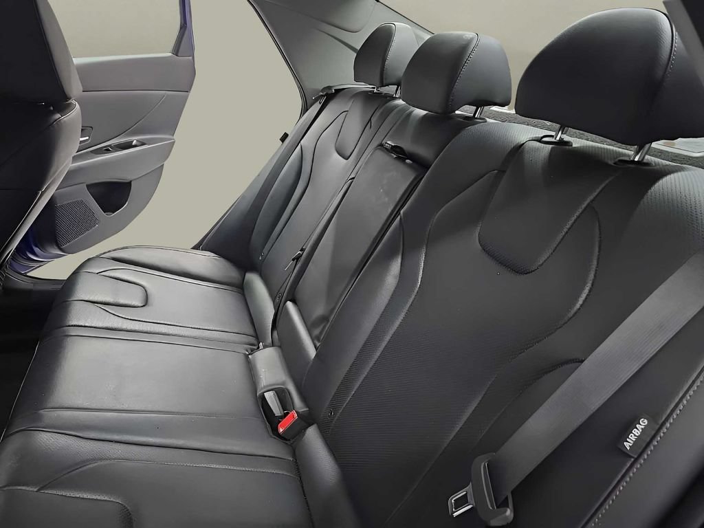 Certified 2025 Hyundai Elantra Limited FWD image 17